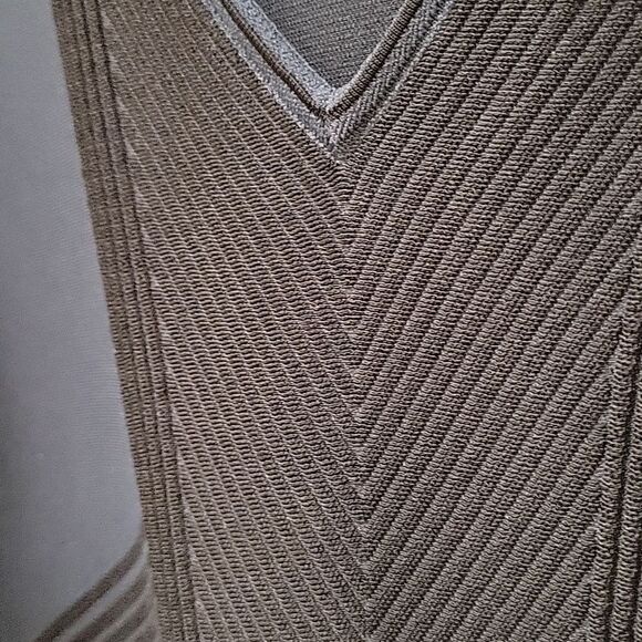 Maison Ullens V Neck Sweater - Picture 3 of 12